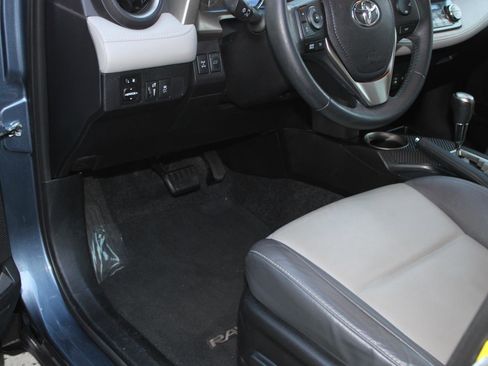 Used 2014 Toyota RAV4 Limited image 44