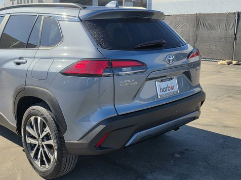 Used 2023 Toyota Corolla Cross XLE image 8