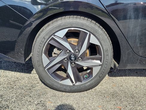 Used 2021 Hyundai Elantra Limited FWD image 40