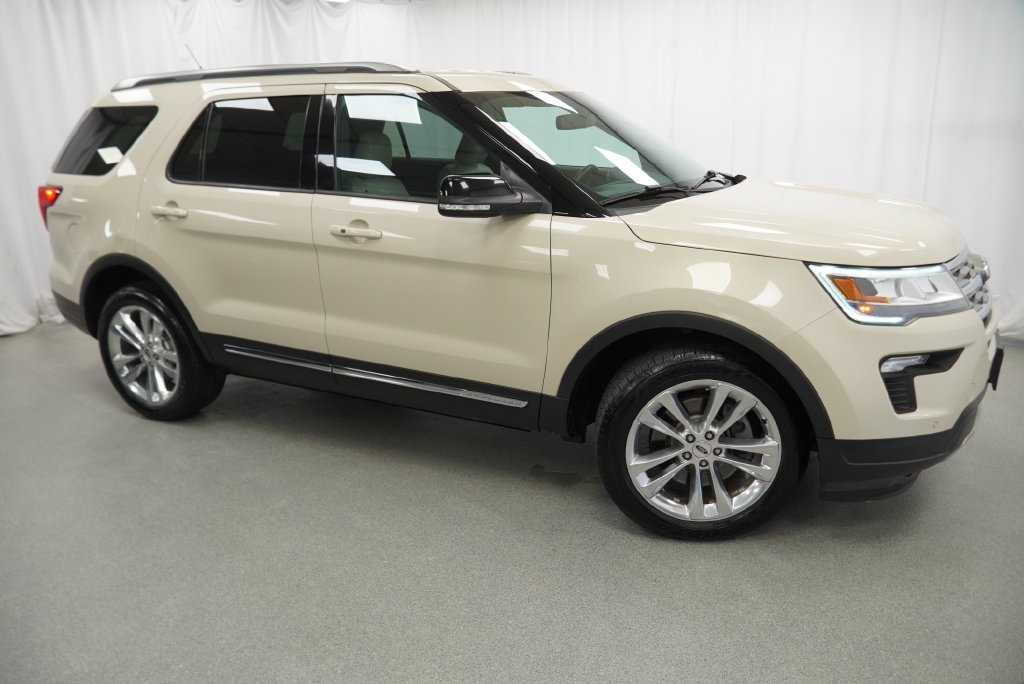 Used 2018 Ford Explorer XLT w/ Equipment Group 202A AWD/4WD image 13