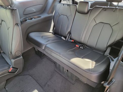 New 2026 Chrysler Pacifica Select FWD image 12