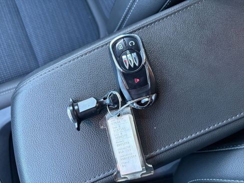 Used 2025 Buick Envista Preferred image 21