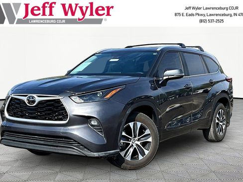 Used 2023 Toyota Highlander XLE image 1