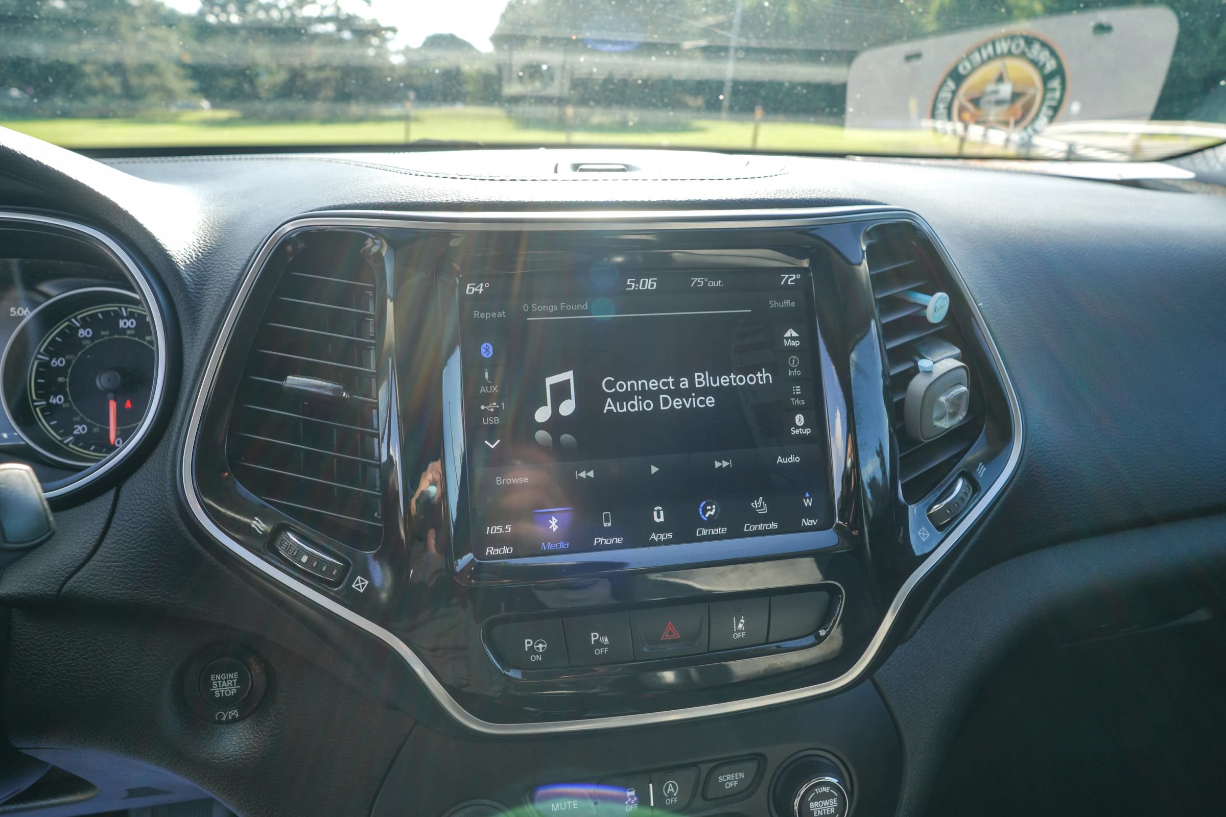 Used 2019 Jeep Cherokee Limited w/ Luxury Group AWD/4WD image 9