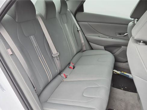 Used 2024 Hyundai Elantra SEL image 15