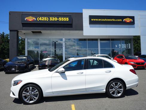 Used 2018 Mercedes-Benz C 300 4MATIC Sedan image 2