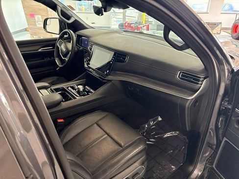 Used 2024 Jeep Wagoneer L Series III w/ Flexible Seating Group AWD/4WD image 29