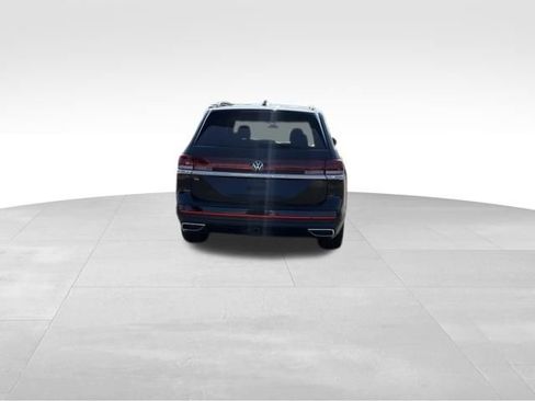 Used 2026 Volkswagen Atlas SE w/ Panoramic Sunroof Package FWD image 7
