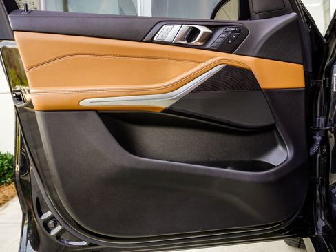 Used 2022 BMW X7 xDrive40i w/ M Sport Package image 32