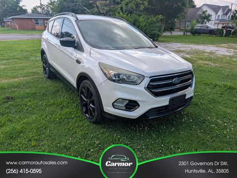 Used 2017 Ford Escape SE w/ Equipment Group 201A FWD image 2