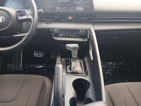 Used 2025 Hyundai Elantra Sport FWD image 11