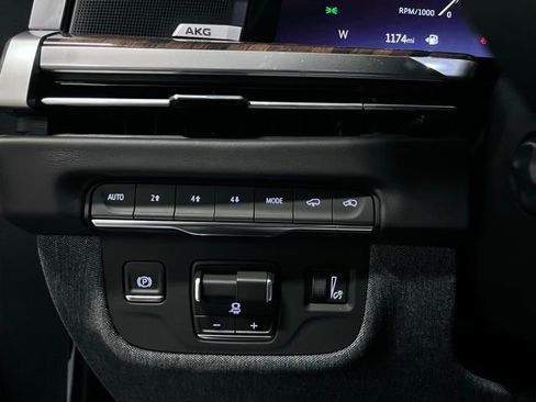 Used 2026 Cadillac Escalade Platinum Sport w/ LPO, ONYX Package image 28