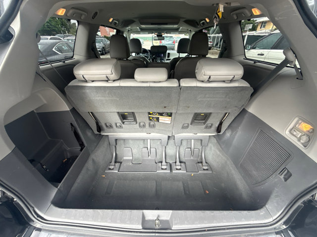 Used 2019 Toyota Sienna XLE Premium FWD image 11