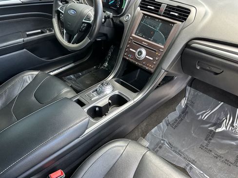 Used 2019 Ford Fusion Titanium AWD/4WD image 16
