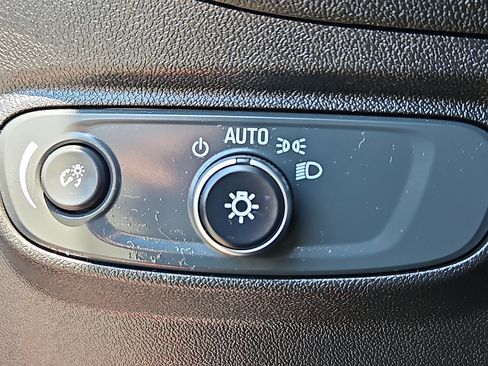 Used 2019 Chevrolet Equinox LT FWD image 25