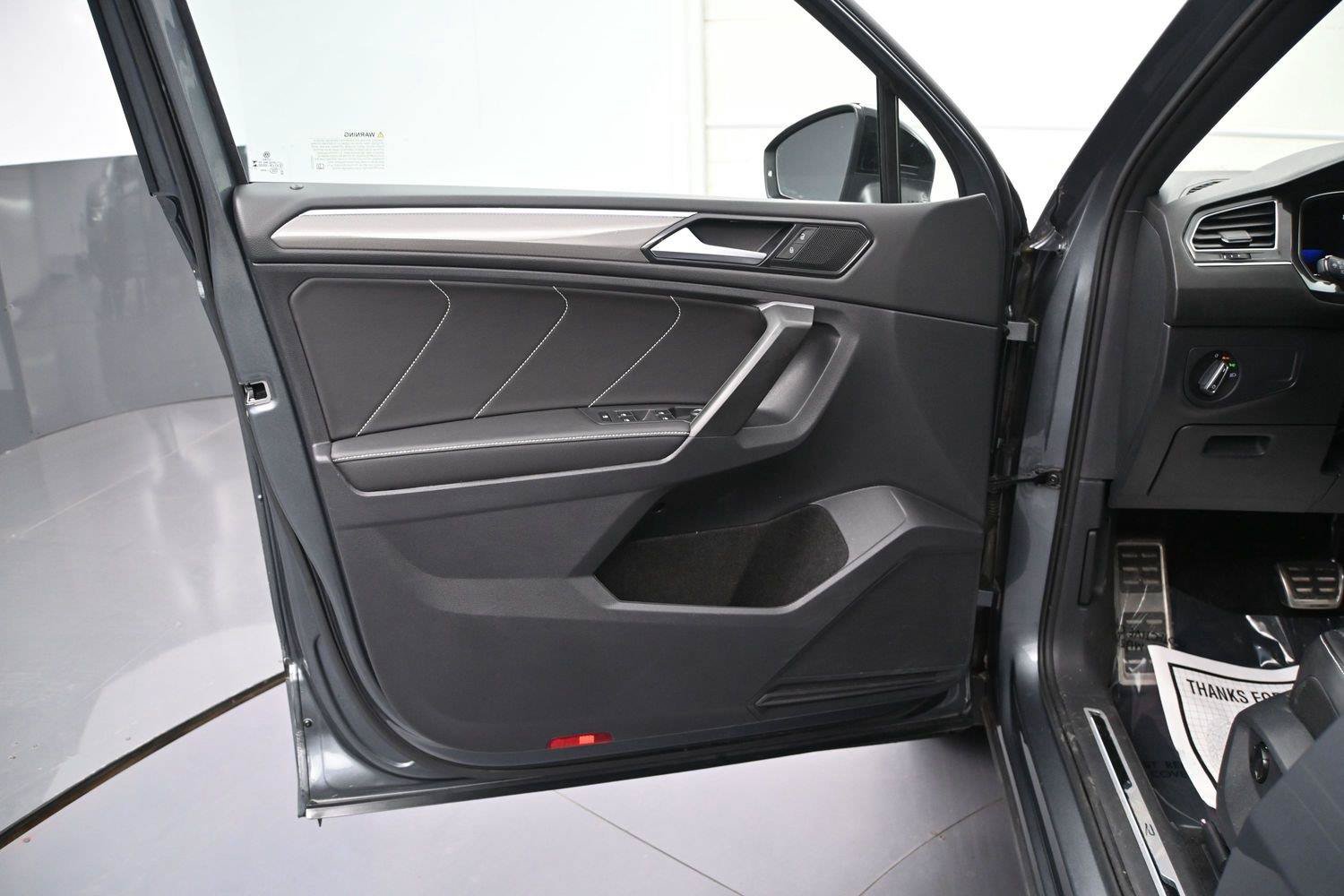 Certified 2023 Volkswagen Tiguan SE R-Line AWD/4WD image 9