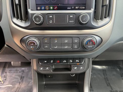 Used 2022 Chevrolet Colorado Z71 AWD/4WD image 23