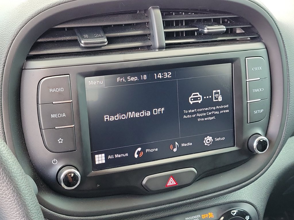 Used 2025 Kia Soul LX w/ LX Technology Package FWD image 20