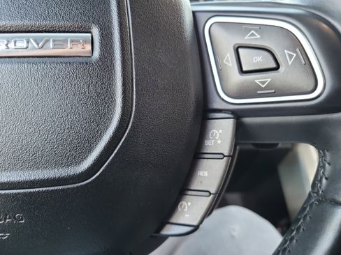 Used 2017 Land Rover Range Rover Evoque SE image 8