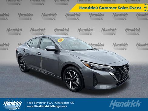 Used 2025 Nissan Sentra SV FWD image 1