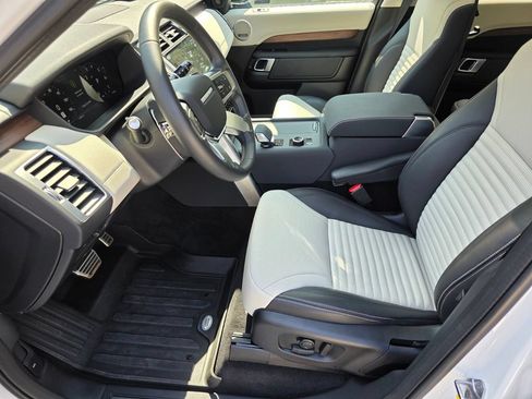 Used 2025 Land Rover Discovery Dynamic SE AWD/4WD image 9