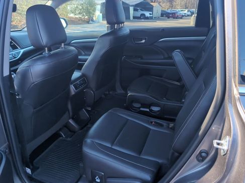 Used 2019 Toyota Highlander Limited image 13