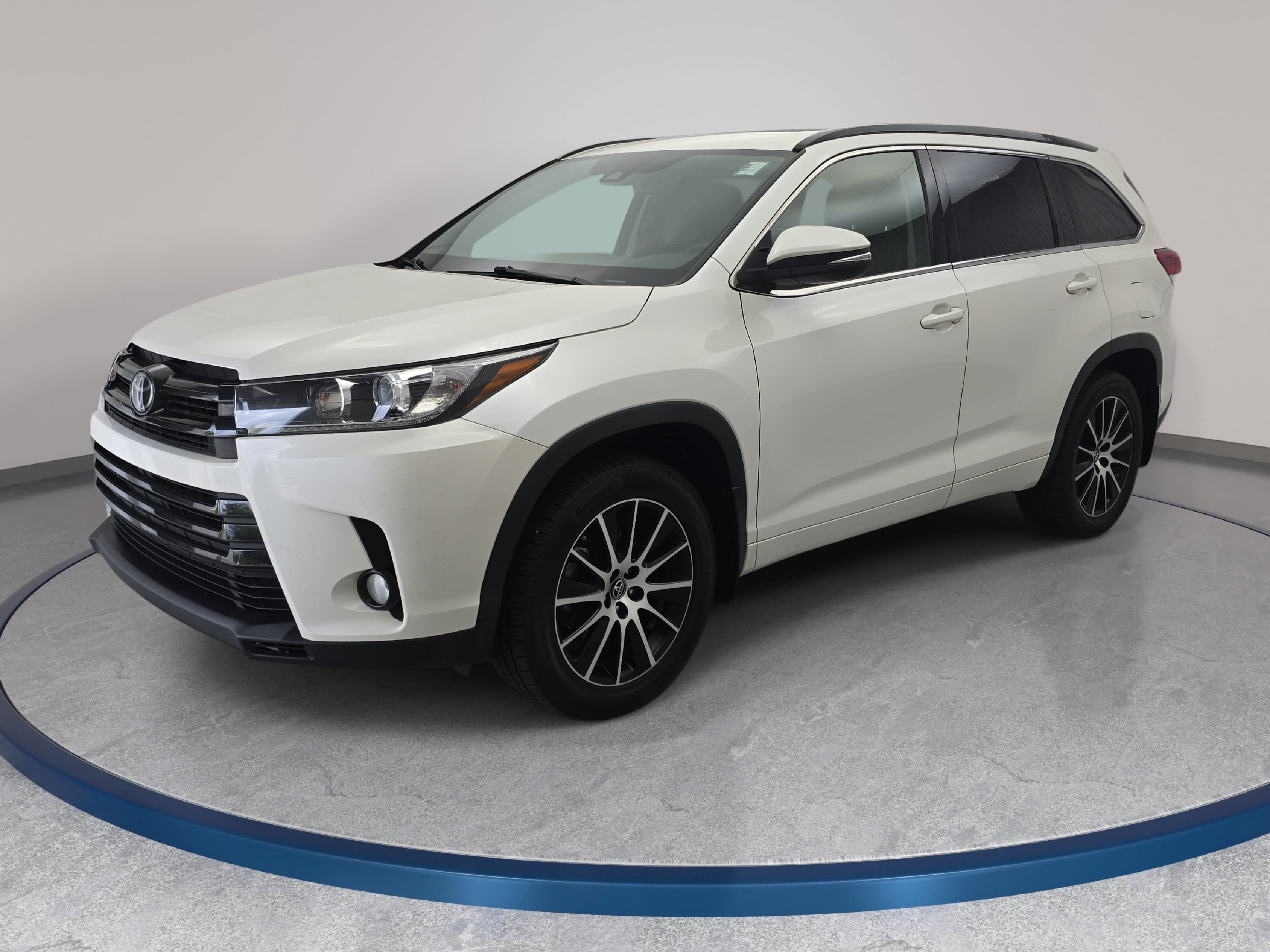 Used 2017 Toyota Highlander SE AWD/4WD image 1
