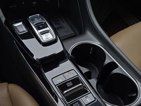 Used 2022 Hyundai Sonata Limited w/ Preferred Accessory Package image 16