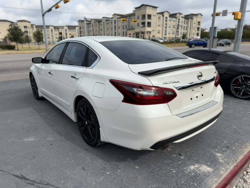 Used 2017 Nissan Altima 2.5 SR w/ Midnight Edition Package FWD image 4