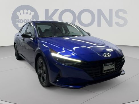 Used 2023 Hyundai Elantra SEL FWD image 2
