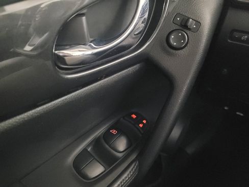 Used 2017 Nissan Rogue S image 27