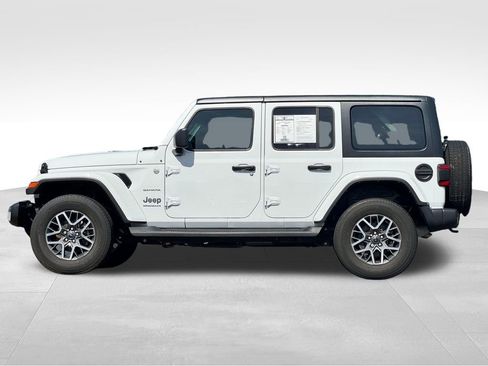 Used 2024 Jeep Wrangler Unlimited Sahara w/ Technology Group AWD/4WD image 4