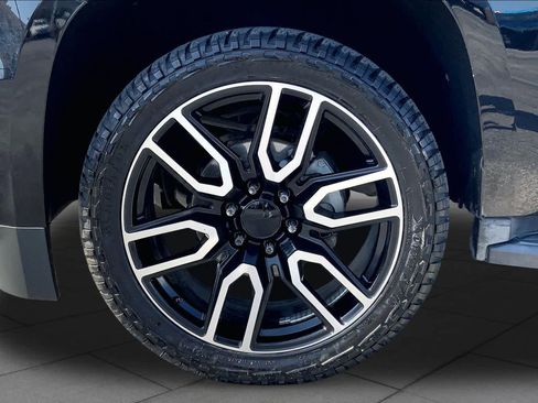 Used 2017 Chevrolet Tahoe LT w/ Luxury Package RWD image 11