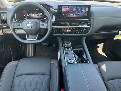 New 2026 Nissan Pathfinder Platinum AWD/4WD image 3