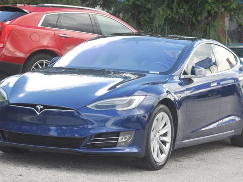 Used 2017 Tesla Model S 75 RWD image 2