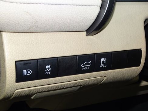 Used 2019 Toyota Camry LE image 17