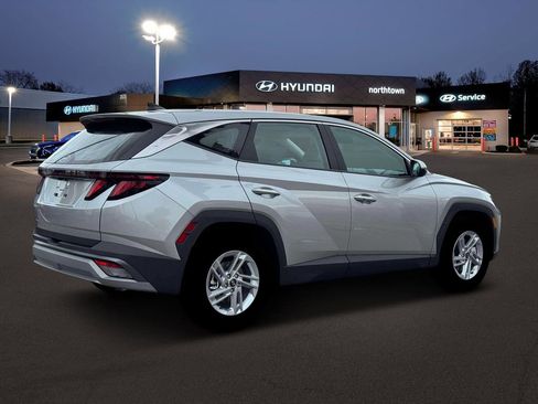 New 2026 Hyundai Tucson SE image 8