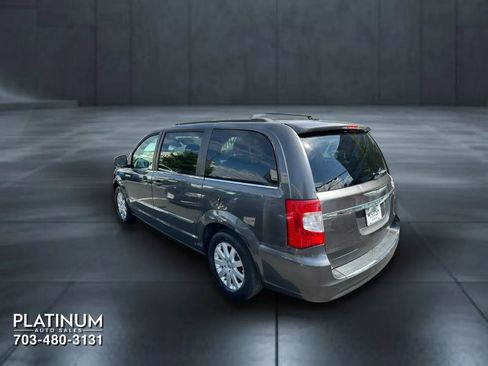 Used 2015 Chrysler Town & Country Touring FWD image 8