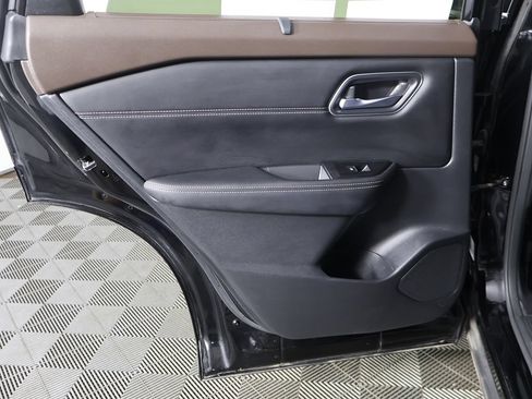 Used 2023 Nissan Rogue Platinum AWD/4WD image 30
