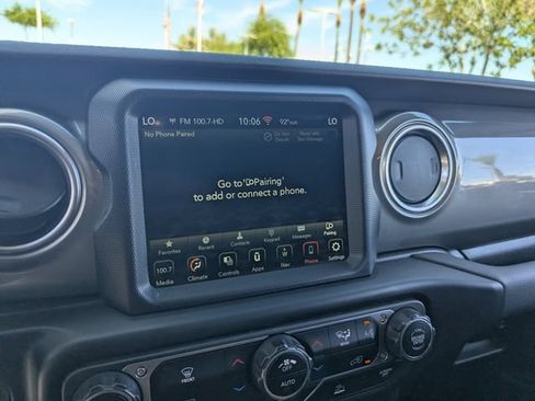 Used 2023 Jeep Gladiator Overland w/ Trailer Tow Package AWD/4WD image 28