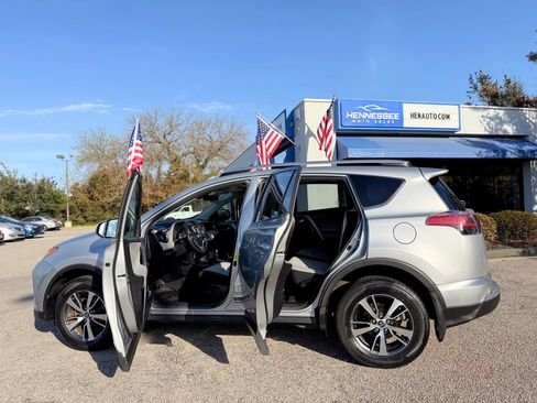 Used 2018 Toyota RAV4 XLE image 15