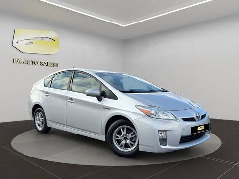 Used 2011 Toyota Prius Two image 1