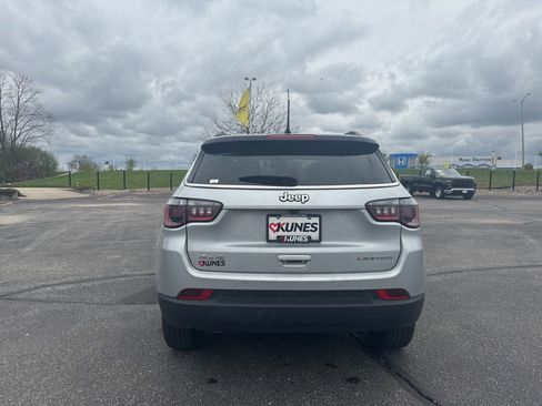 Used 2025 Jeep Compass Limited AWD/4WD image 4