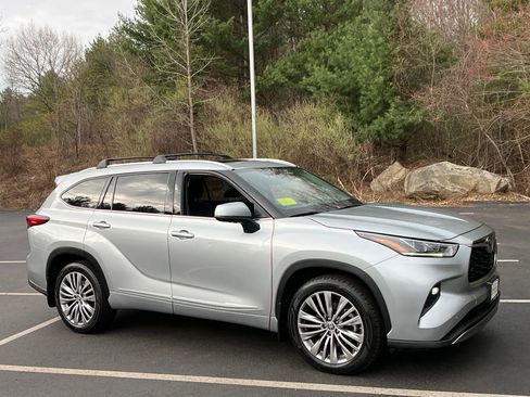 Used 2022 Toyota Highlander Platinum image 7