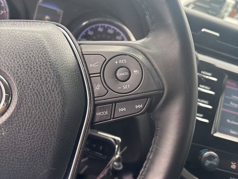 Used 2020 Toyota Camry SE image 27