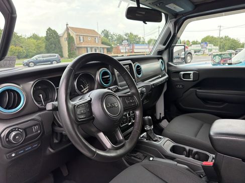 Used 2023 Jeep Wrangler Unlimited w/ Cold Weather Group AWD/4WD image 15