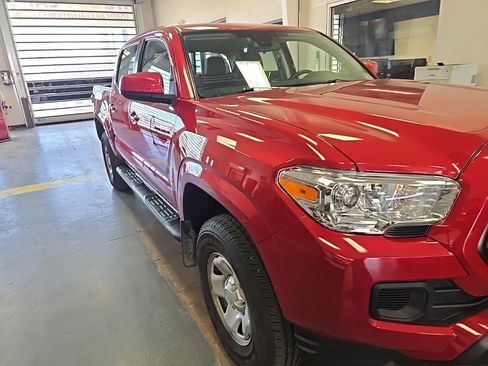 Used 2018 Toyota Tacoma SR w/ SR Convenience Package image 1