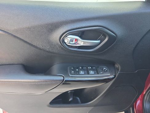 Used 2020 Jeep Cherokee Latitude Plus image 15