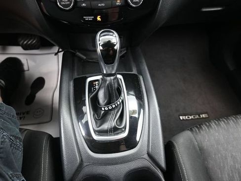 Used 2019 Nissan Rogue SV AWD/4WD image 11