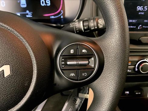 Certified 2025 Kia Soul LX w/ LX Technology Package FWD image 19